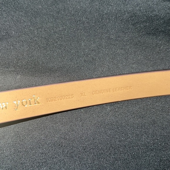 Kate Spade size extra large, off-white, thin leather bowtie belt - Picture 5 of 6